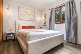 Eagles Nest Chalet with Private Deck Near Banff - 8