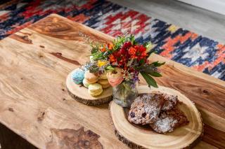 Eagles Nest Chalet with Private Deck Near Banff - 4