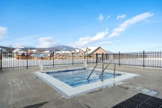 Charming 1BR Near DT Kimberley: Pool, Hot Tub, Gym - 8