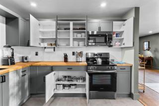 1 Min to I-91 - Newly Renovated Modern 2 BR Home - 1