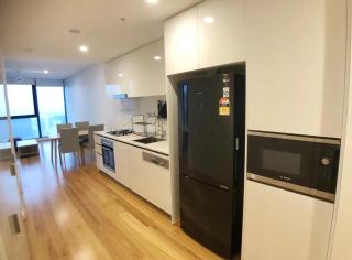 Urban Oasis- Room with private bathroom in a Modern 2 rooms apartment - 2