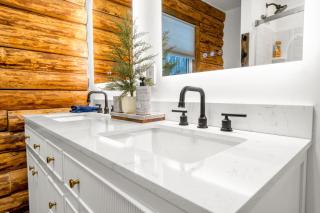 43 - Modern Luxury Log Cabin Retreat W. Fire Pit - 9