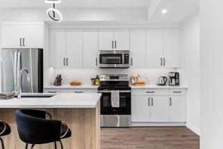 Scenic Riverstone 2BR w/ Balcony + BBQ, Sleeps 6! - 7