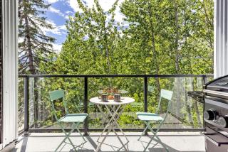 Scenic Riverstone 2BR w/ Balcony + BBQ, Sleeps 6! - 6