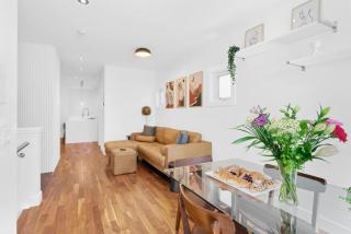 Calgary Mini Manor Near DT Sleeps 8 Prime Location - 6