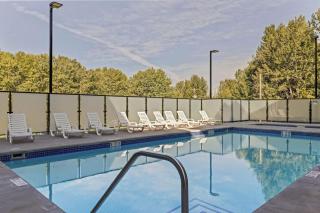 Brand New 3BR Rockies Haven w/ Balcony, Pool & Gym - 6