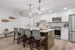 Brand New 3BR Rockies Haven w/ Balcony, Pool & Gym - 1