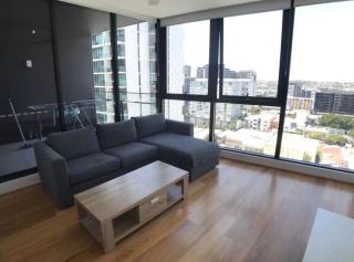 Urban Oasis- Room with private bathroom in a Modern 2 rooms apartment - 3