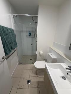 Urban Oasis- Room with private bathroom in a Modern 2 rooms apartment - 1