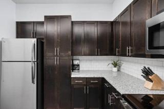 Cozysuites Upscale 2BR near Fashion Mall - 1
