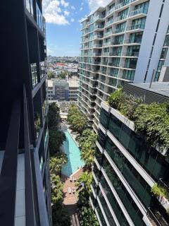 Urban Oasis- Room with private bathroom in a Modern 2 rooms apartment - 7