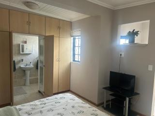 The College Suite, Mill Park - 1