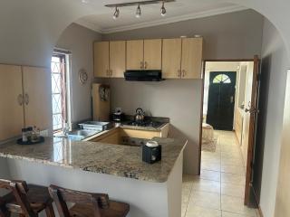 The College Suite, Mill Park - 5