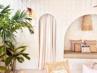 Luxury Balinese Villa, Private Pool Retreat - 8