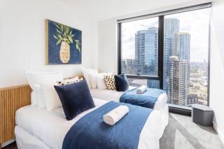 Sky-High Luxury Southbank Heated Pool, Gym, Sauna, Steam, Bar - 3