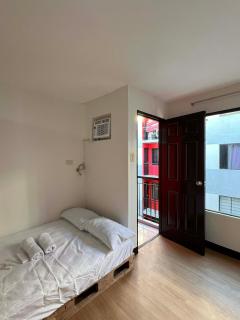 Jade Condo Netflix Wifi Karaoke with Cinema Projector - 9