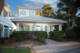 Oceanside home Pvt Beach & Beach Ramp,2 Pools,3 Kings,18 guests - Dolphin Daze - 1