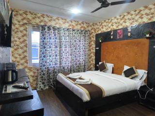 Collection O Kursoo Rajbagh Formerly Mid Valley Residency - 5