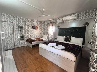 Collection O Kursoo Rajbagh Formerly Mid Valley Residency - 3