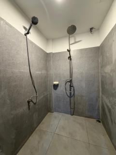 Aquaholik Traveler's Lodge - 2