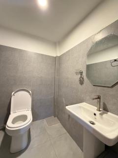 Aquaholik Traveler's Lodge - 4