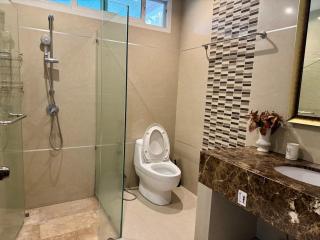 Luxury 4BR Villa Private Pool Tropical Garden - 1