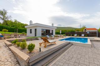 Villa Viktoria with private pool, barbecue, gym, children's playground - 4