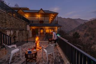 SaffronStays Tirthan House - Balcony View - 0