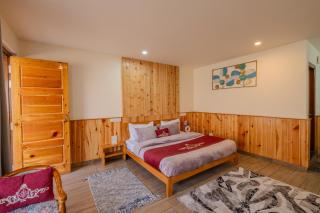 SaffronStays Tirthan House - Balcony View - 8