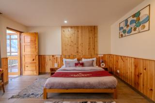 SaffronStays Tirthan House - Balcony View - 6