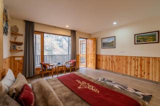 SaffronStays Tirthan House - Balcony View - 3