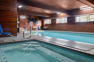 Super 8 by Wyndham Baker City - 3