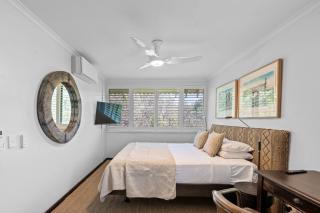 The Sunset Lounge- Directly opposite Clarkes Beach - 5