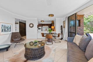 The Sunset Lounge- Directly opposite Clarkes Beach - 3