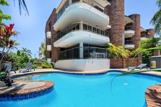 The Sunset Lounge- Directly opposite Clarkes Beach - 2