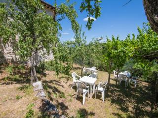 Quiet holiday home in Sellano with swimming pool a few kilometers from Rasiglia - 2