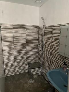 CHAMBRE avec TOILETTES SECHE - 9