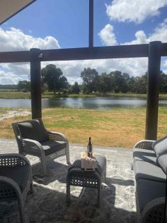 Family Farmhouse by the Lake - 7