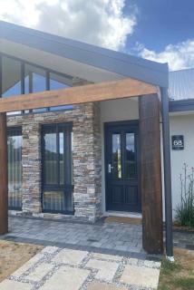 Family Farmhouse by the Lake - 3