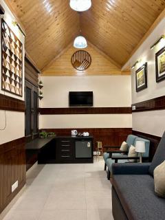 The Mall Ethos - On Mall Road - Kitchen - Sleeps 4 - 6