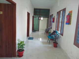 Hotel O S Town Guest House - 0