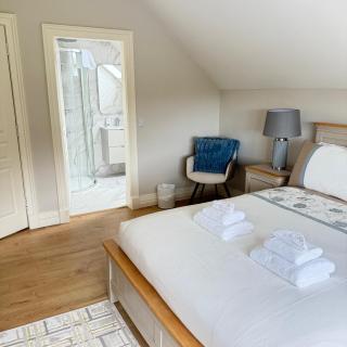 Luxury Vacation Home on the Ring of Kerry-Wild Atlantic Way with Mountain & Sea Views - 5 min walk to Glenbeigh Village - 10 min drive to Rossbeigh Beach & Dooks Golf Course -30 minute drive from Muckross House and National Park -3 night min stay - 1