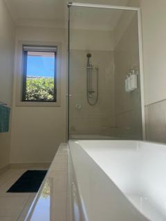 Your Leafy Ivanhoe Retreat - 5