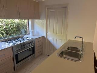 Your Leafy Ivanhoe Retreat - 2