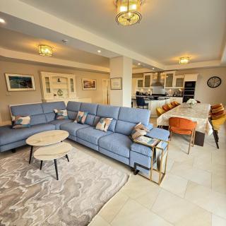 Luxury Vacation Home on the Ring of Kerry-Wild Atlantic Way with Mountain & Sea Views - 5 min walk to Glenbeigh Village - 10 min drive to Rossbeigh Beach & Dooks Golf Course -30 minute drive from Muckross House and National Park -3 night min stay - 2