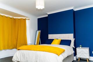 Spacious Stay With Parking and Easy A1 and City Access - 3