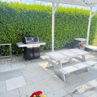 Luxury Vacation Home on the Ring of Kerry-Wild Atlantic Way with Mountain & Sea Views - 5 min walk to Glenbeigh Village - 10 min drive to Rossbeigh Beach & Dooks Golf Course -30 minute drive from Muckross House and National Park -3 night min stay - 4