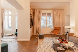 Le Mogador neo-Norman house Golden triangle - 4