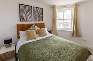 Harbour-Side 1 Bed Apartment with Sea Views - 6