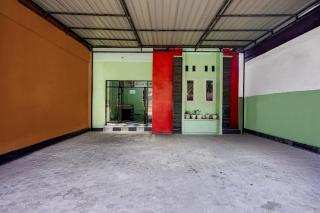 Hotel O near Universitas Medan Area formerly Rumah Idaman Bunda - 5